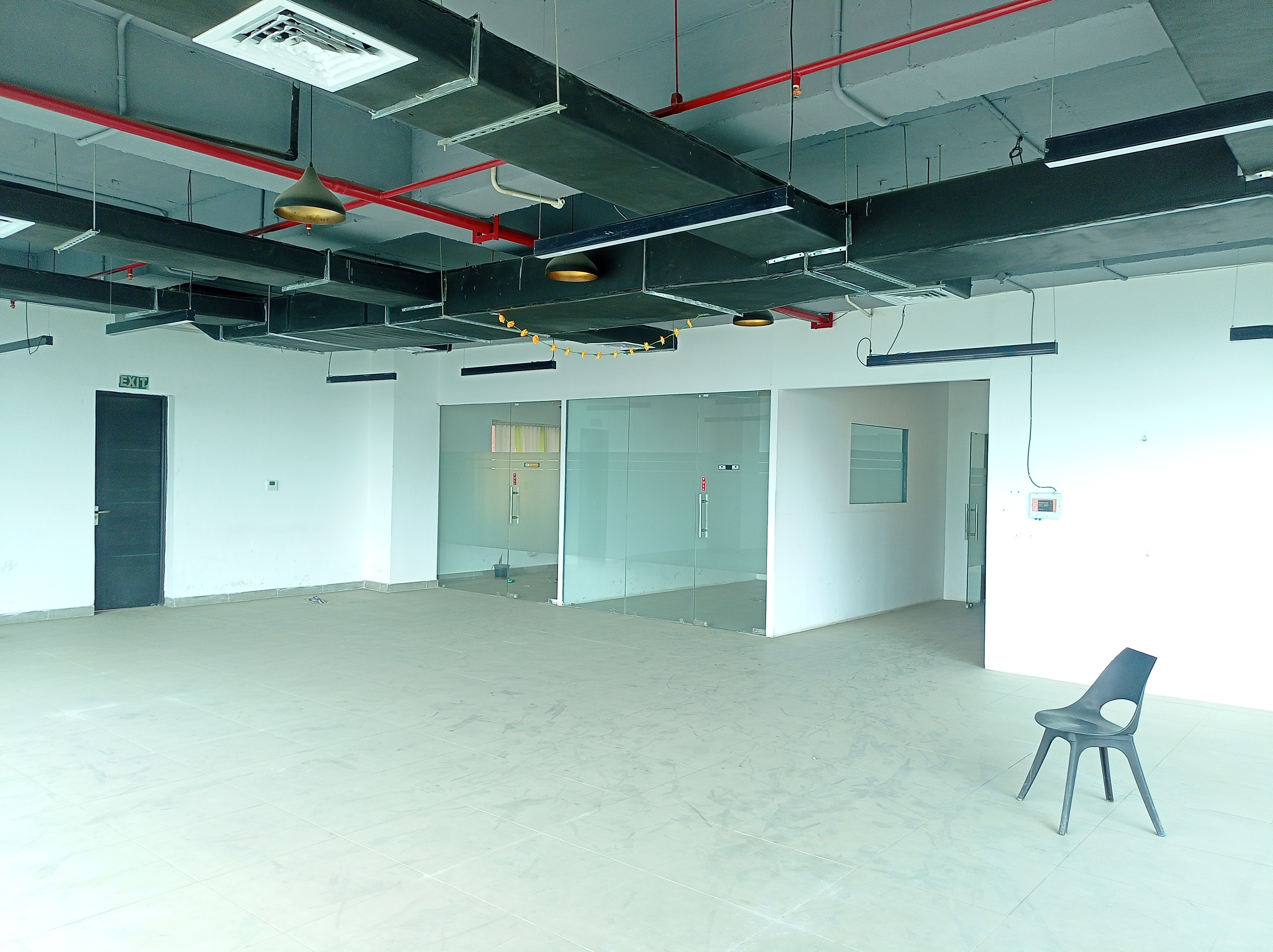 Semi furnished office space for rent on Expressway
