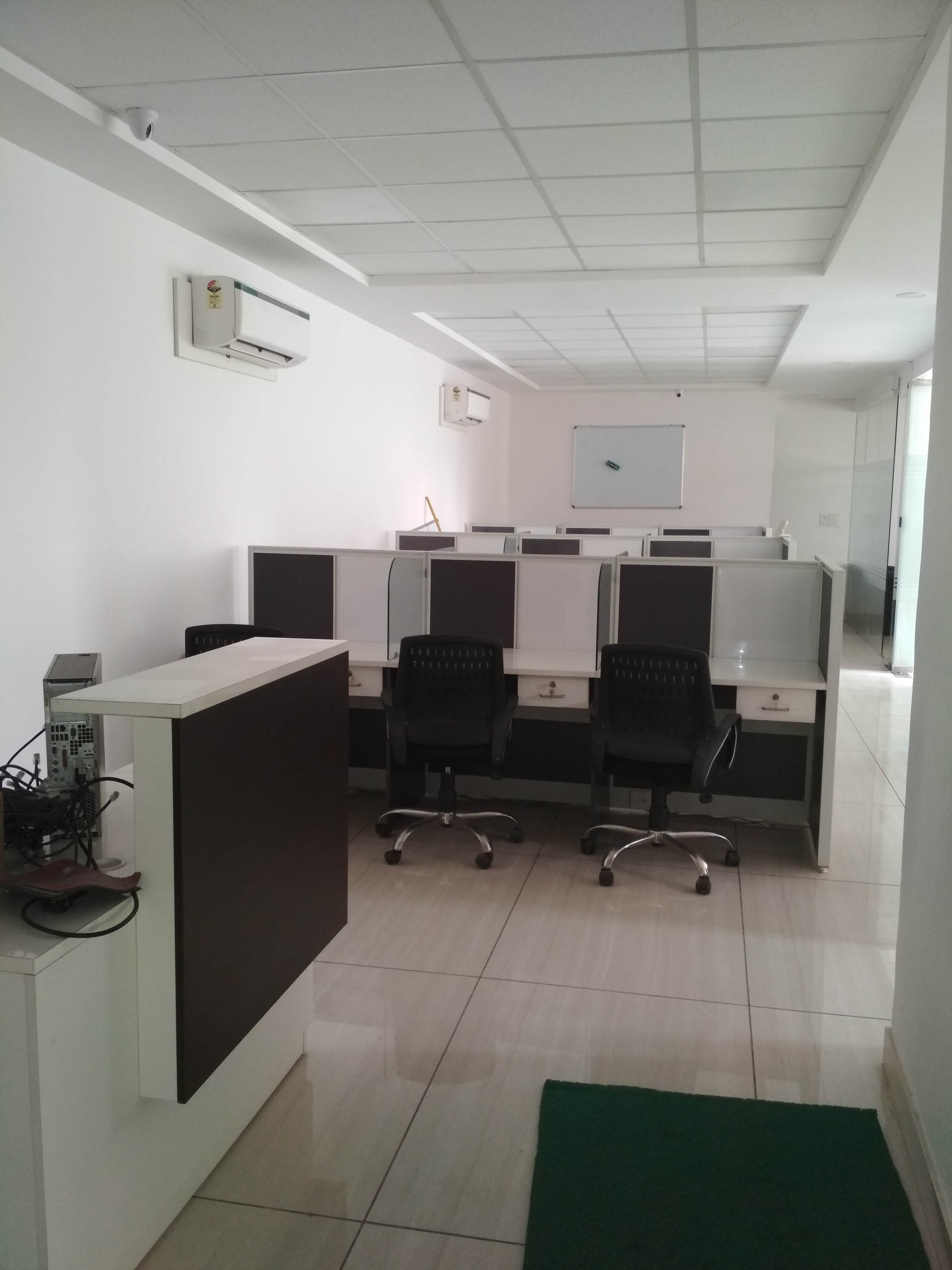 Prime Location Fully Furnished space with plug n play facility
